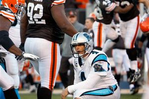 Kasay falla gol de campo y Cleveland vence 24-23 a Carolina