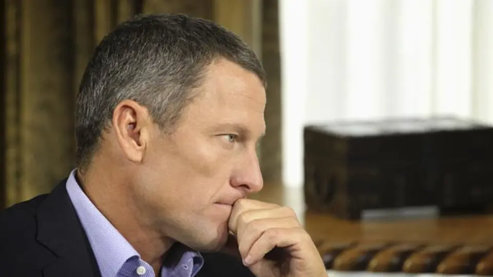 Armstrong enfrenta demanda por 12 millones de dólares