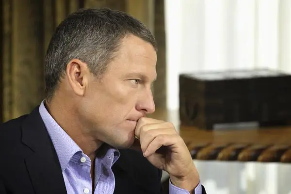 Armstrong enfrenta demanda por 12 millones de dólares