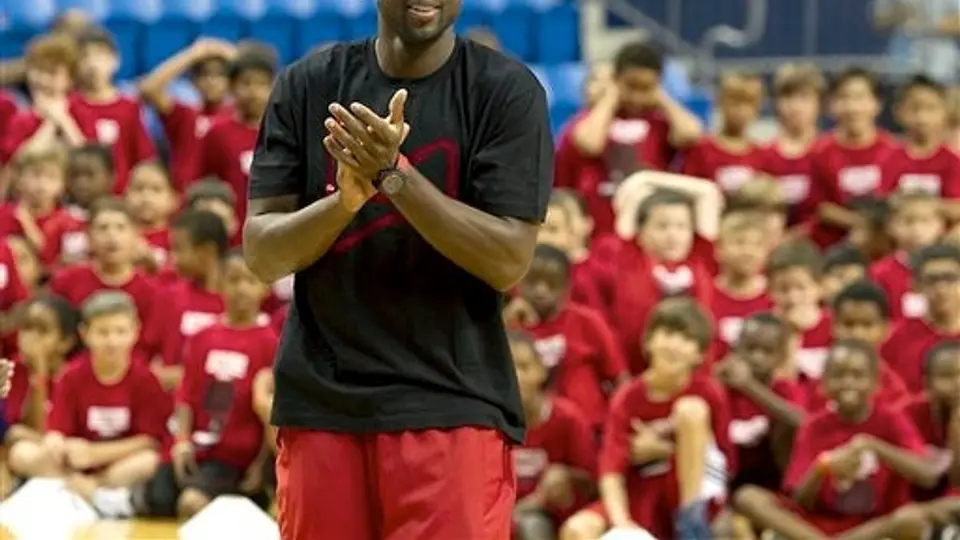 Wade asegura que no dejará de jugar por el paro en la NBA