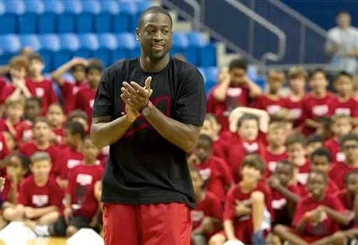 Wade asegura que no dejará de jugar por el paro en la NBA