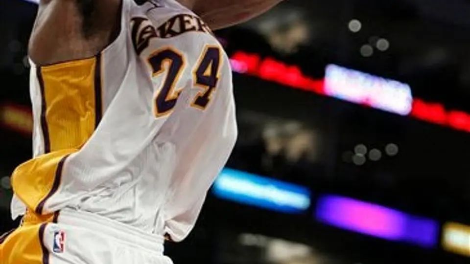 Kobe y Bynum guían paliza de Lakers 109-87 a Knicks