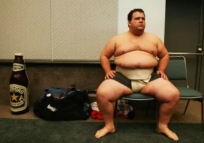 Luchador de sumo impone récord en maratón de Los Ángeles