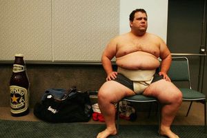 Luchador de sumo impone récord en maratón de Los Ángeles