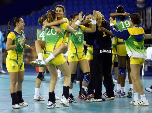 Brasil apalea 50-10 a Estados Unidos en balonmano femenil