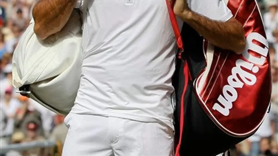 Federer se derrumba ante Tsonga y cae en Wimbledon