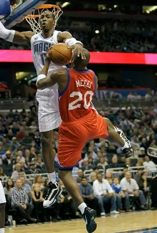 Williams e Iguodala guían triunfo de Filadelfia 97-89 ante el Magic