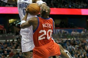 Williams e Iguodala guían triunfo de Filadelfia 97-89 ante el Magic