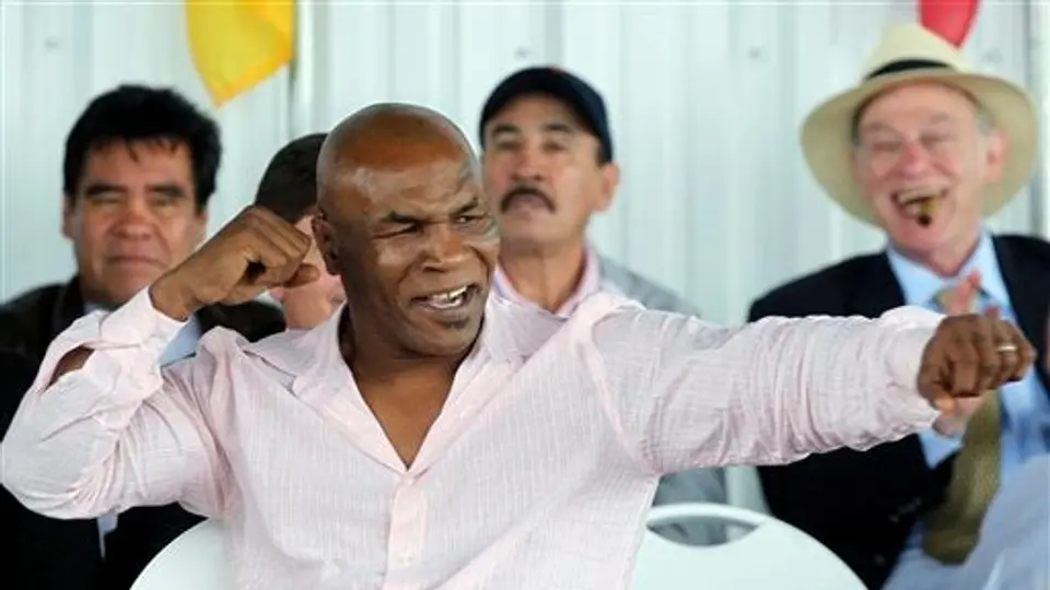 A Tyson lo vence la emoción al ingresar al Salón de la Fama