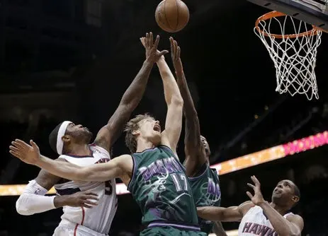 Ayón no vio acción en la derrota de los Bucks
