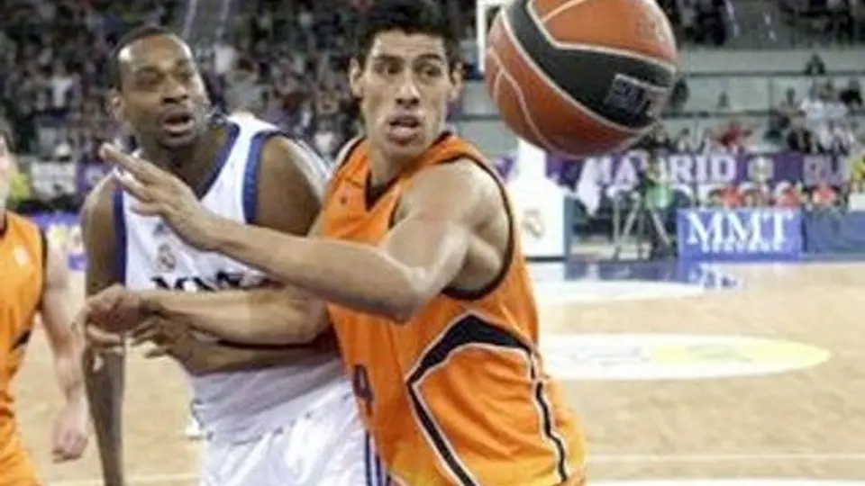 Con 19 puntos de Ayón, Fuenlabrada se impuso 88-79 al Real Madrid