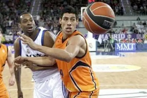 Con 19 puntos de Ayón, Fuenlabrada se impuso 88-79 al Real Madrid