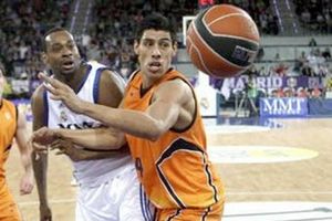 Con 19 puntos de Ayón, Fuenlabrada se impuso 88-79 al Real Madrid