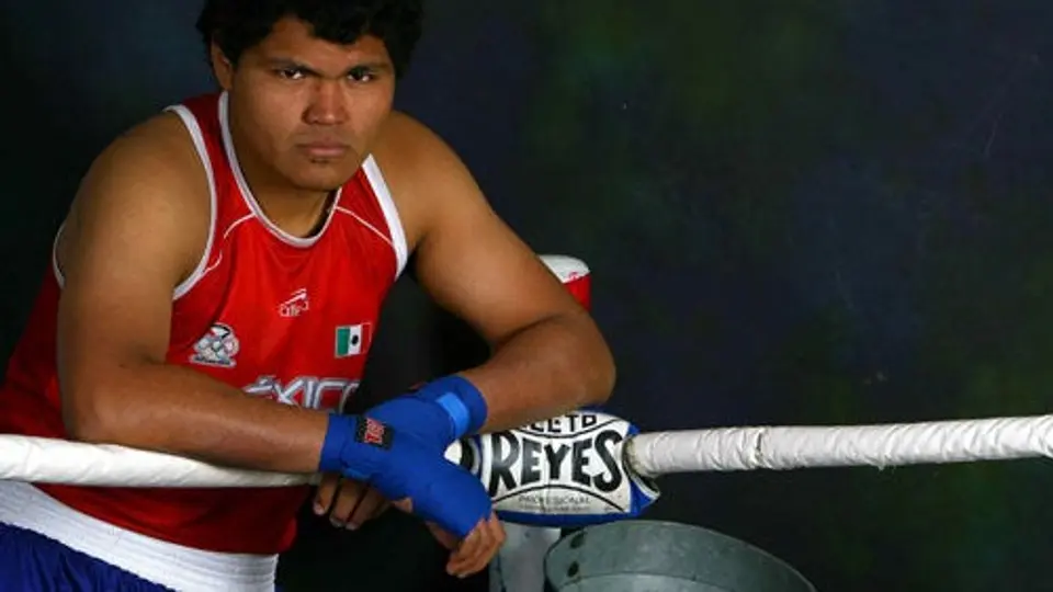Hiracheta asegura primera medalla en Superpesado