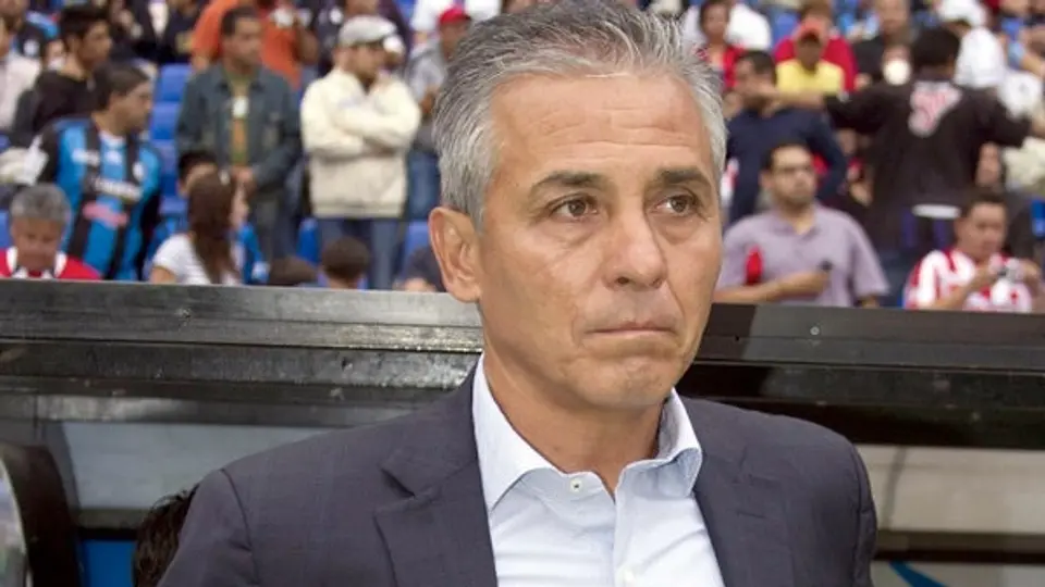 Sergio Bueno cuestiona por qué América sí puede alinear extranjeros