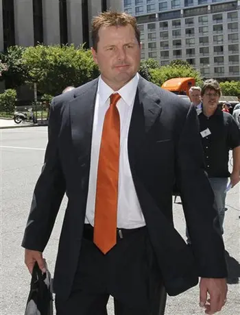 Piden enjuiciar a Clemens nuevamente