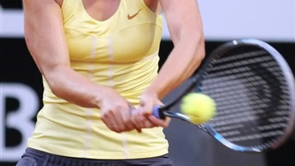 Sharapova exhibe a Makarova y avanza en Roma