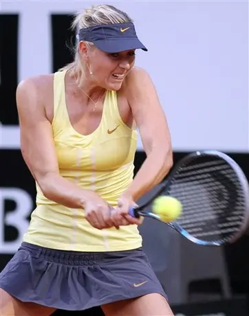 Sharapova exhibe a Makarova y avanza en Roma