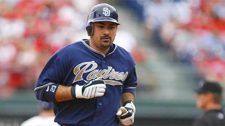 Confirmado, Adrián González ya es de Medias Rojas