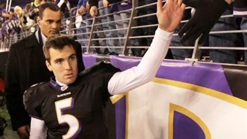 Flacco hace historia en Baltimore; Cuervos vence 17-10 a Tampa Bay
