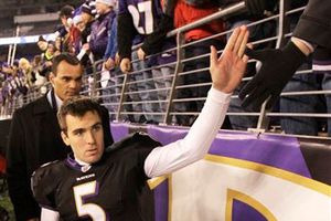 Flacco hace historia en Baltimore; Cuervos vence 17-10 a Tampa Bay