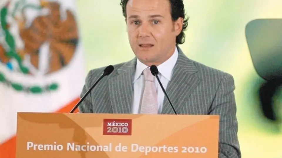 Cámara de Senadores le pone plazo a De la Garza para reportar gastos del FOB