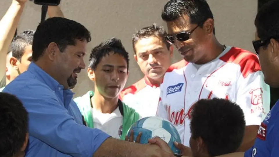 Venados y Yaquis visitan Casa Hogar