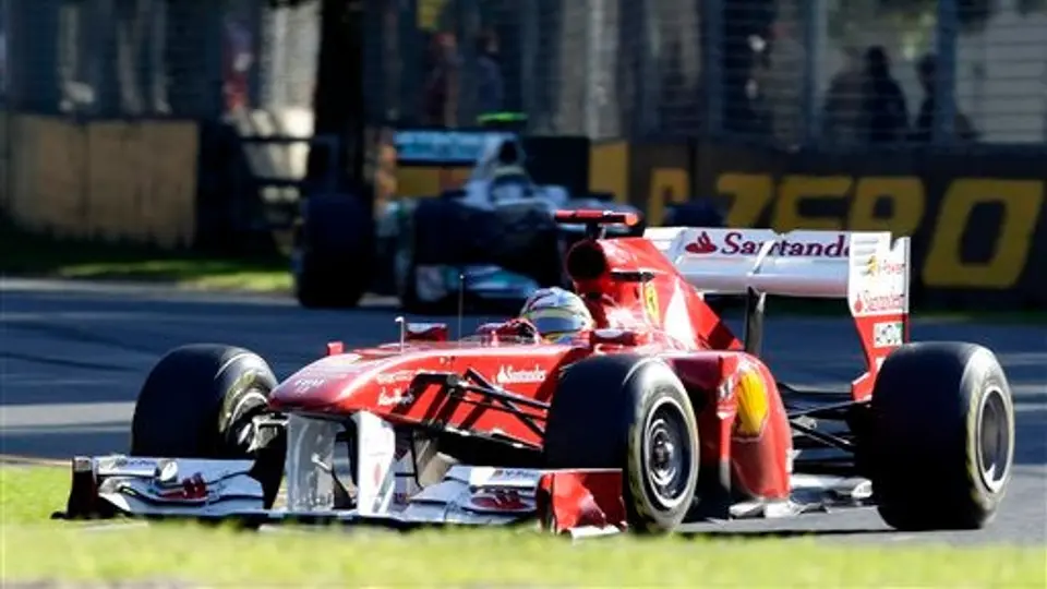 Alonso confiesa que el Ferrari tendrá novedades en Malasia