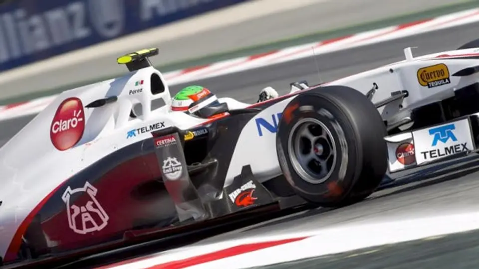 Checo, feliz por sus primeros puntos en la F1