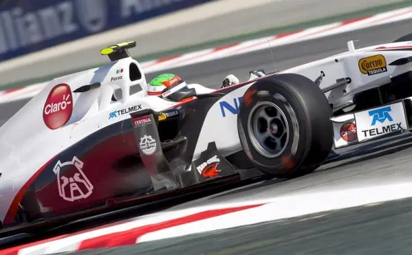 Checo, feliz por sus primeros puntos en la F1