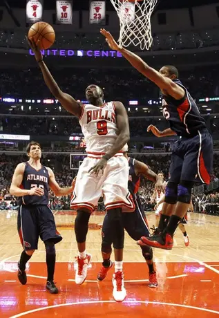 Chicago venció a Atlanta por aplastante marcador de 97-58