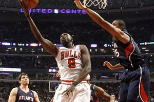 Chicago venció a Atlanta por aplastante marcador de 97-58