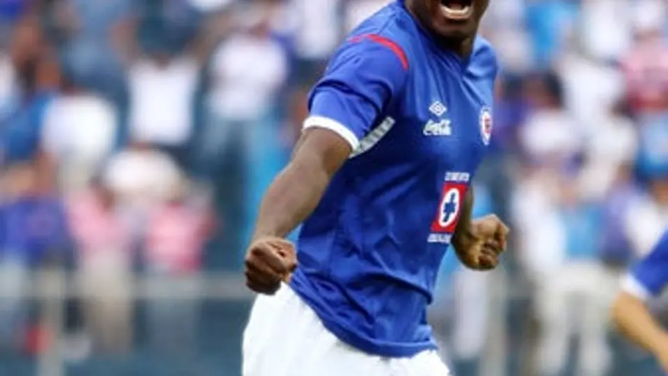 Cruz Azul viene de atrás y vence 2-1 a Tijuana
