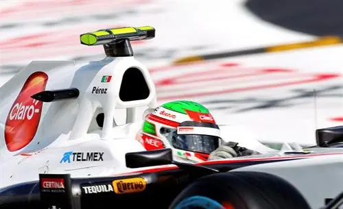 Checo se retira luego de 29 vueltas