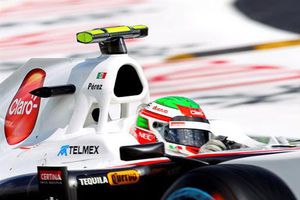 Checo se retira luego de 29 vueltas