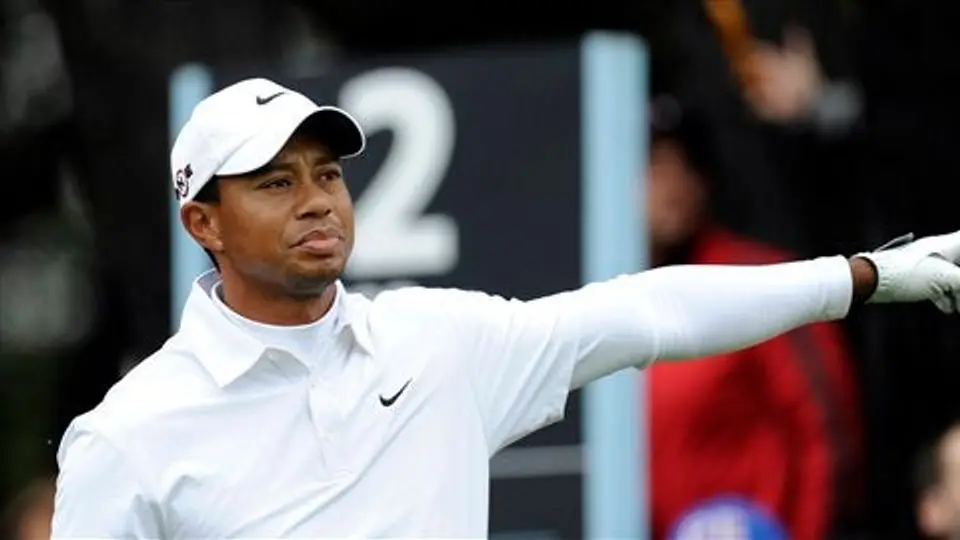 Woods se aleja del líder en Masters de Australia