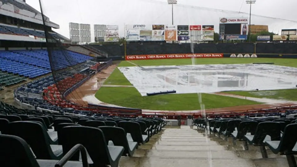 Suspenden juego de Sultanes por lluvia