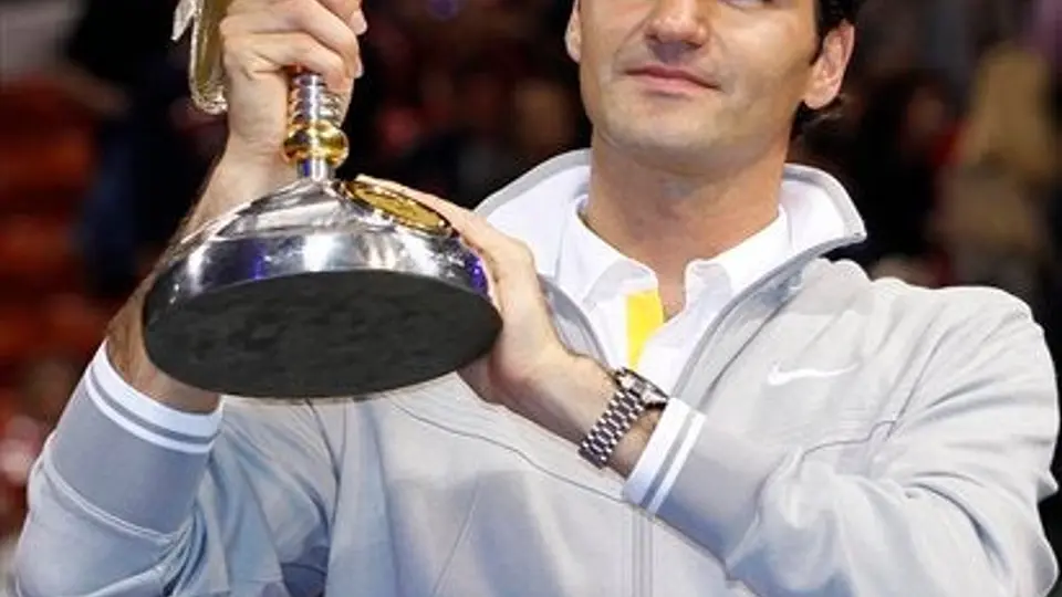 Federer gana en Doha su primer título del año