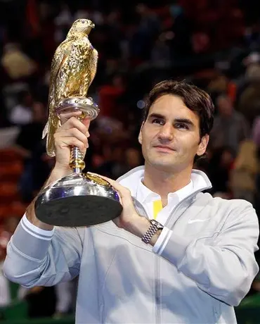 Federer gana en Doha su primer título del año