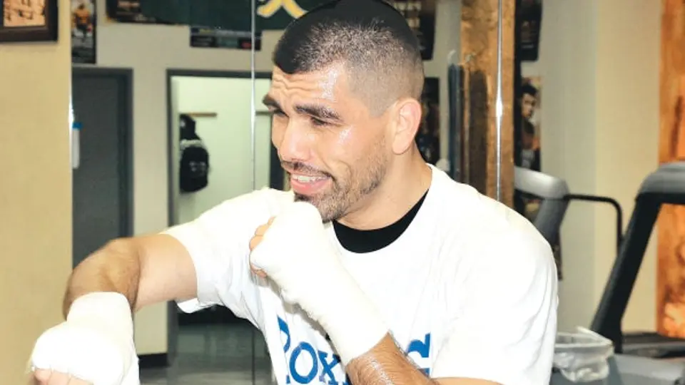 El Perro' Angulo va por Canelo'