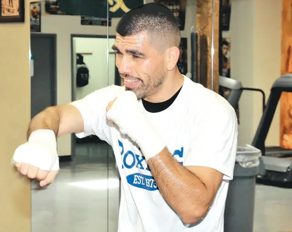 El Perro' Angulo va por Canelo'