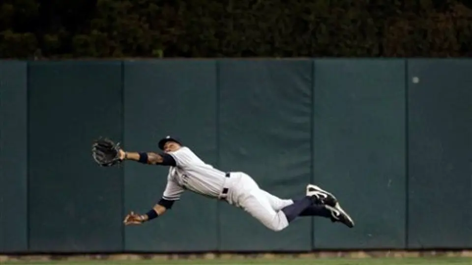 Yanquis sigue en la pelea; vence 10-1 a Detroit