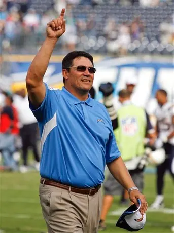Carolina firma a Ron Rivera como entrenador