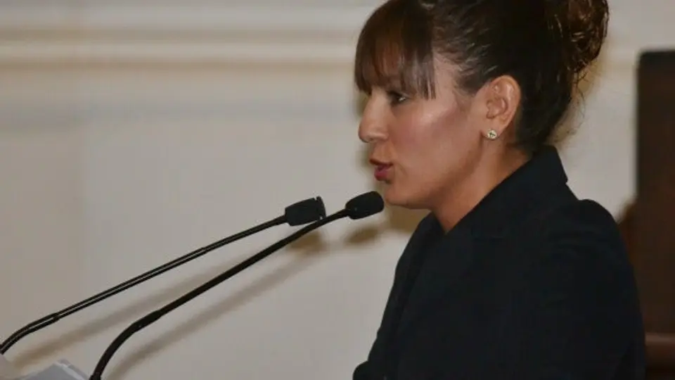 Paola Espinosa pide compromiso con el deporte a la ALDF