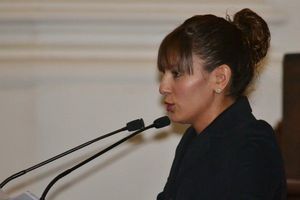 Paola Espinosa pide compromiso con el deporte a la ALDF