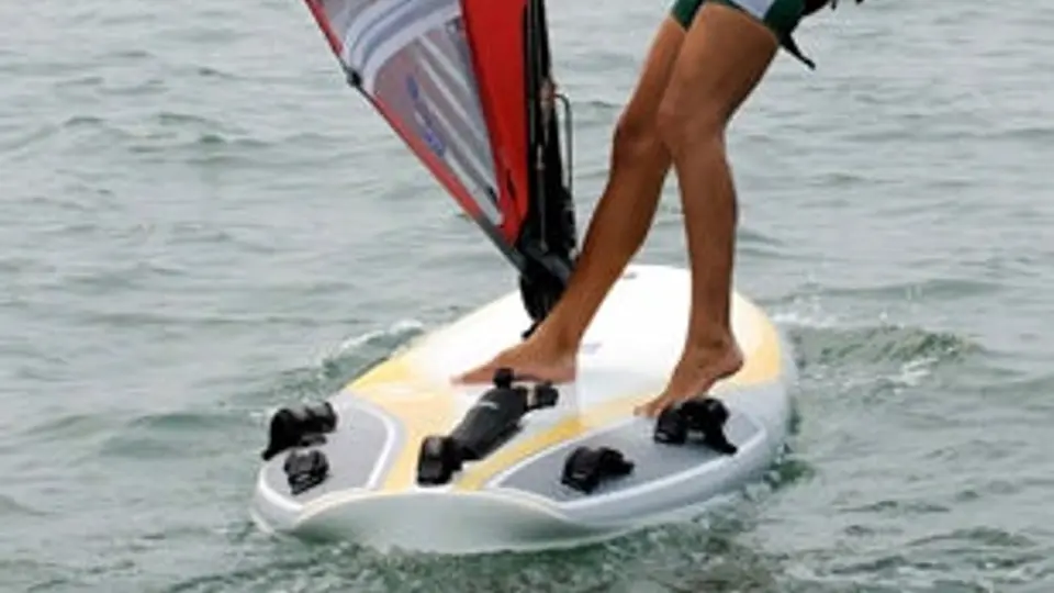 Demita Vega líder en Campeonato Nacional de Windsurf