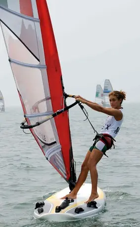 Demita Vega líder en Campeonato Nacional de Windsurf