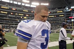 Kitna es interceptado cuatro veces y Dallas es apaleado 17-35 por Jacksonville