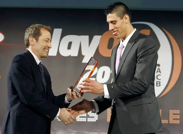 Guerrero cree que Ayón ya está listo para la NBA