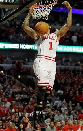 Los Bulls ganan con apuro 104-99 ante los Pacers